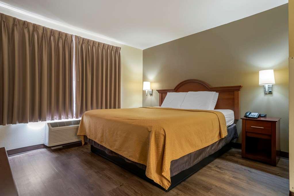 Econo Lodge Inn & Suites Flowood Szoba fotó