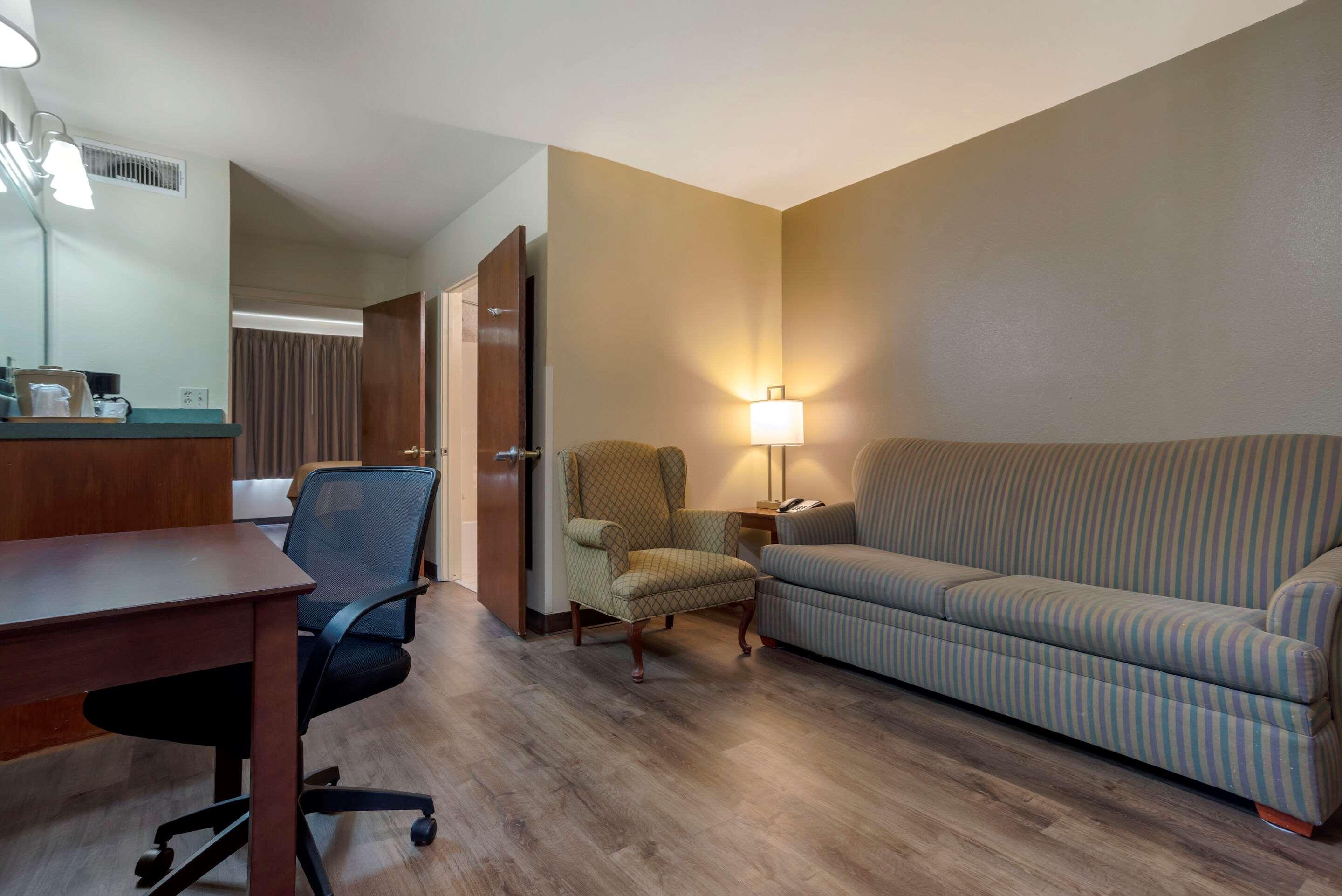 Econo Lodge Inn & Suites Flowood Kültér fotó